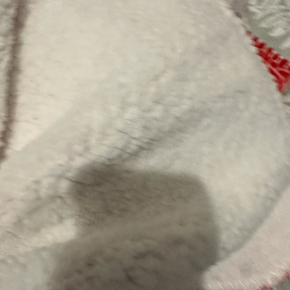NEW! VICTORIA’S SECRET SHERPA BLANKET - Picture 3 of 5